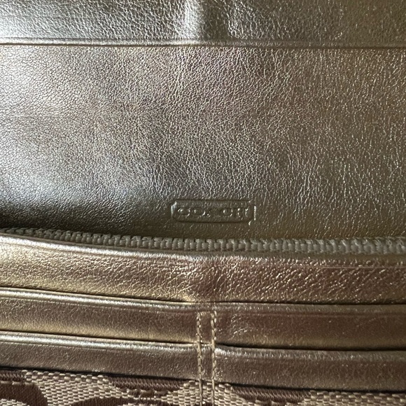 Authentic early 2000s Coach wallet - Picture 4 of 6